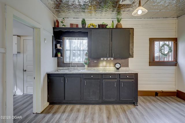 1020 Seneca Avenue, Seneca, MO 64865