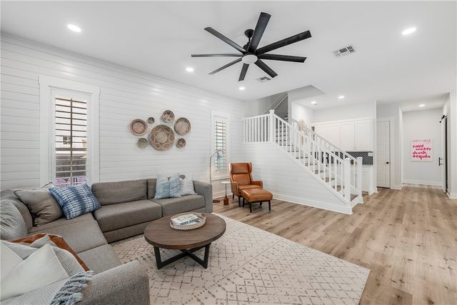 224 Round Road, Port Aransas, TX 78373