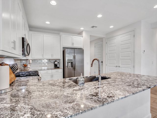 16819 W ECHO Lane, Waddell, AZ 85355