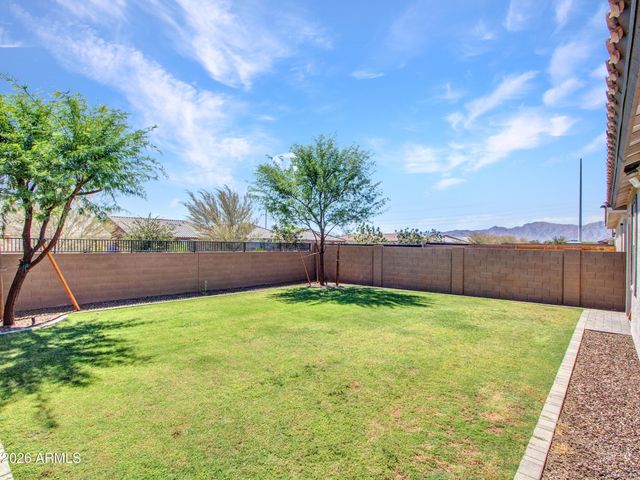 16819 W ECHO Lane, Waddell, AZ 85355