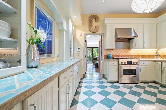 2330 Prairie Ave, Miami Beach, FL 33140