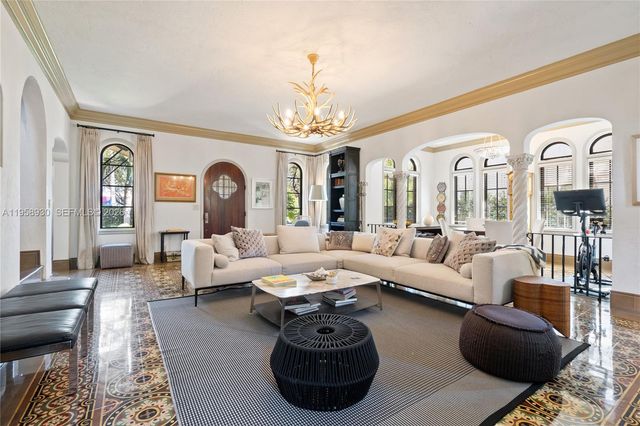 2330 Prairie Ave, Miami Beach, FL 33140