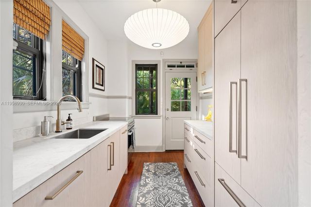 2330 Prairie Ave, Miami Beach, FL 33140