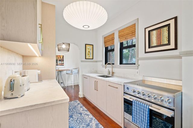 2330 Prairie Ave, Miami Beach, FL 33140