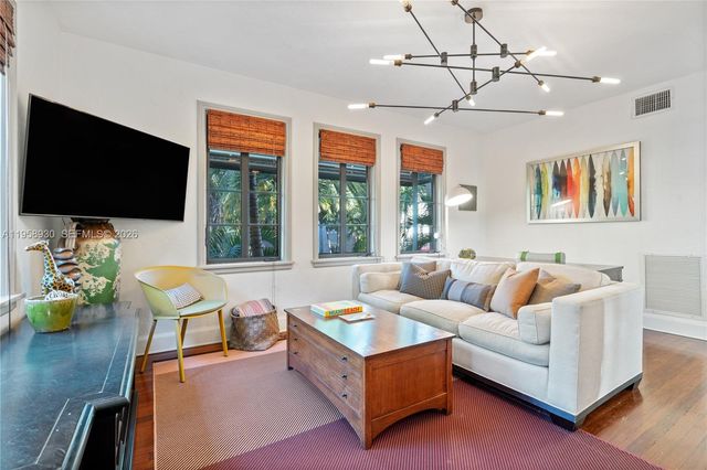 2330 Prairie Ave, Miami Beach, FL 33140