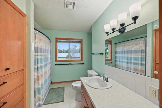 2076 Raymond Ave., Salina, KS 67401