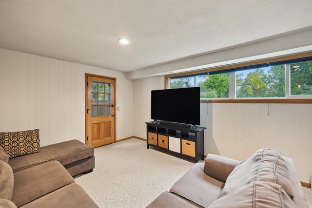 2076 Raymond Ave., Salina, KS 67401