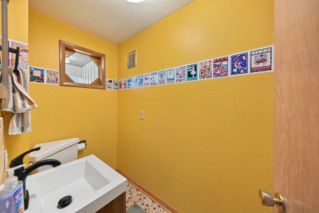 2076 Raymond Ave., Salina, KS 67401