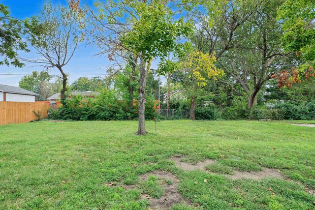 2076 Raymond Ave., Salina, KS 67401