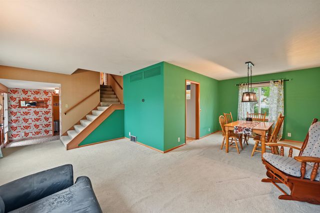 2076 Raymond Ave., Salina, KS 67401