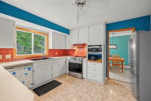 2076 Raymond Ave., Salina, KS 67401
