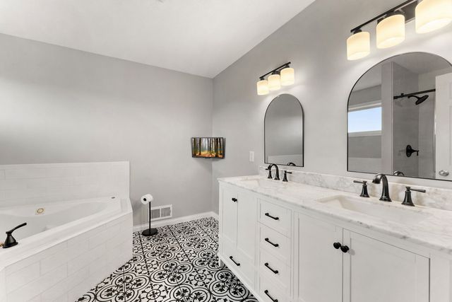 11470 Halstead Trail, Woodbury, MN 55129