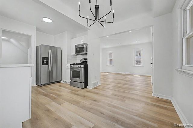 6785 Pelham Road, Allen Park, MI 48101