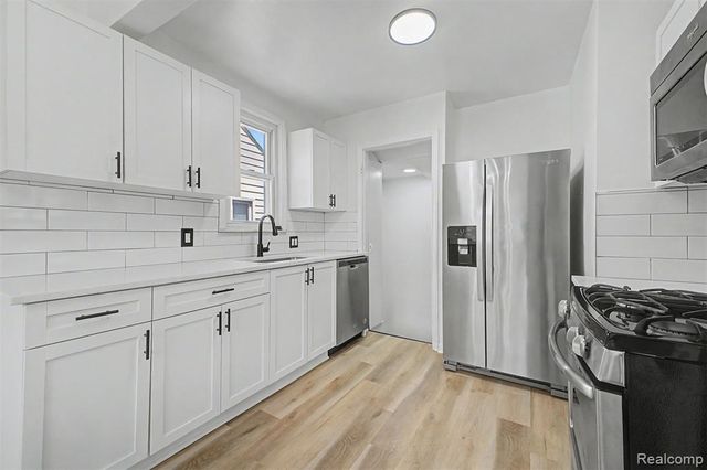 6785 Pelham Road, Allen Park, MI 48101