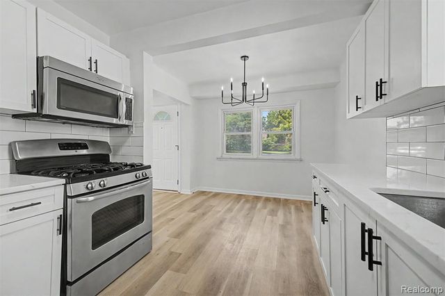 6785 Pelham Road, Allen Park, MI 48101