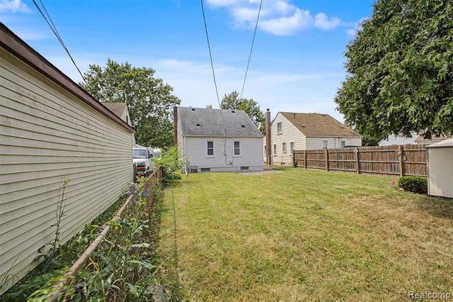 6785 Pelham Road, Allen Park, MI 48101