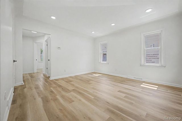 6785 Pelham Road, Allen Park, MI 48101