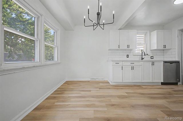 6785 Pelham Road, Allen Park, MI 48101