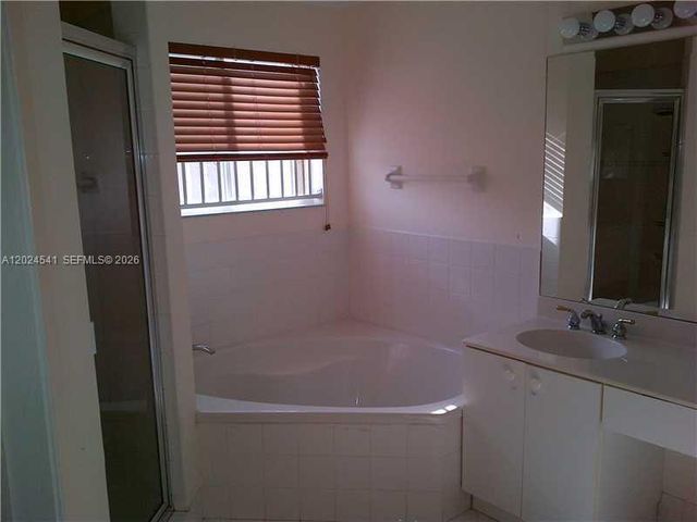 5702 NW 112 CT 5702, Doral, FL 33178