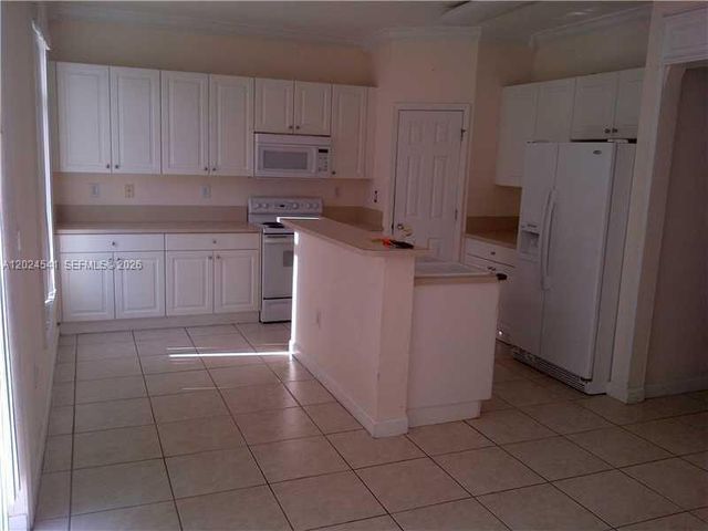5702 NW 112 CT 5702, Doral, FL 33178