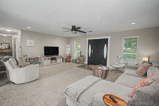 502 NW J Street, Stigler, OK 74462