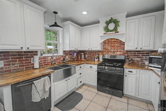 502 NW J Street, Stigler, OK 74462