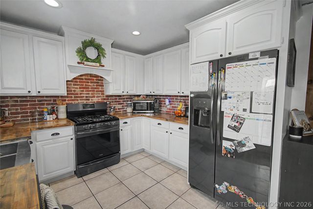 502 NW J Street, Stigler, OK 74462
