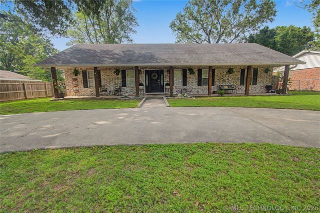 502 NW J Street, Stigler, OK 74462