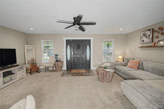 502 NW J Street, Stigler, OK 74462