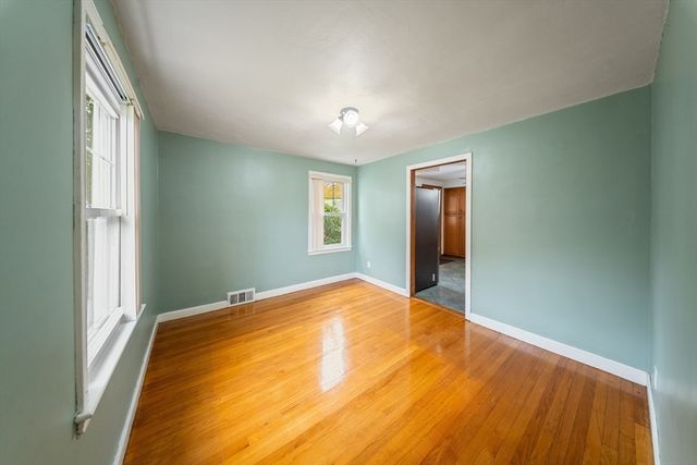 1078 Liberty St, Springfield, MA 01104