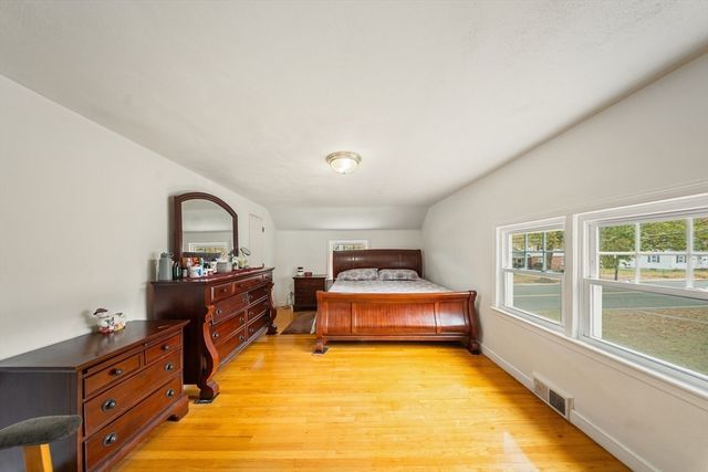1078 Liberty St, Springfield, MA 01104