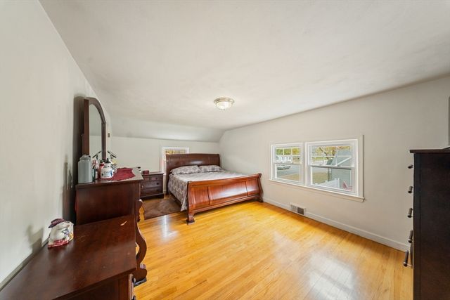 1078 Liberty St, Springfield, MA 01104