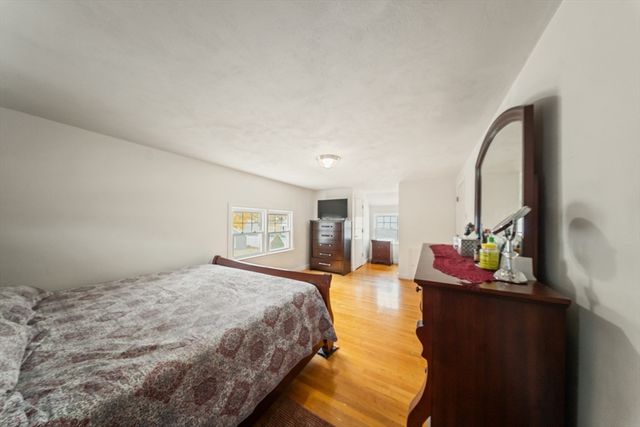 1078 Liberty St, Springfield, MA 01104