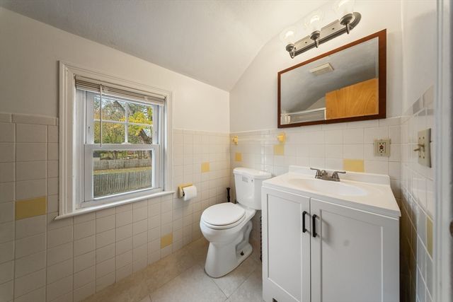 1078 Liberty St, Springfield, MA 01104
