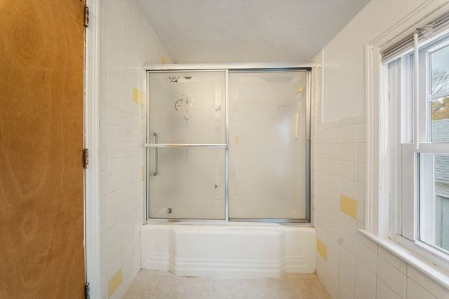1078 Liberty St, Springfield, MA 01104