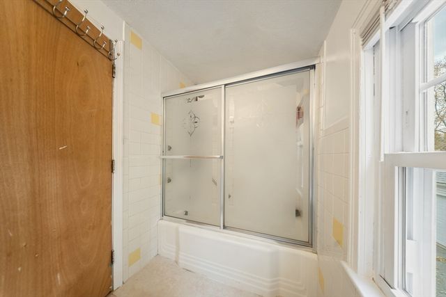 1078 Liberty St, Springfield, MA 01104