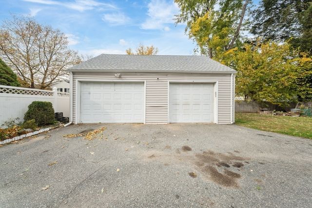 1078 Liberty St, Springfield, MA 01104