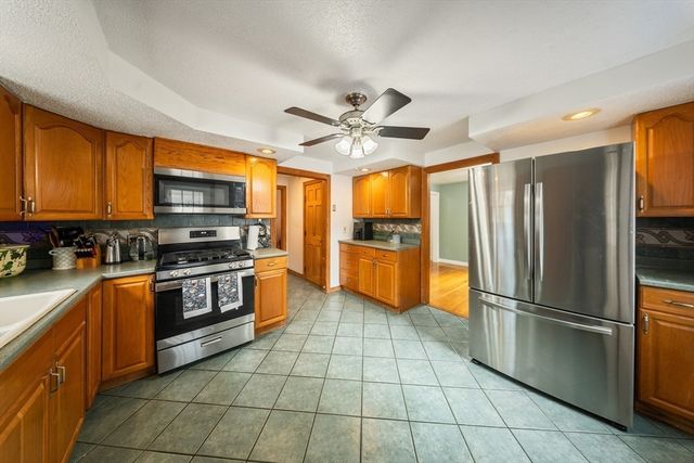 1078 Liberty St, Springfield, MA 01104