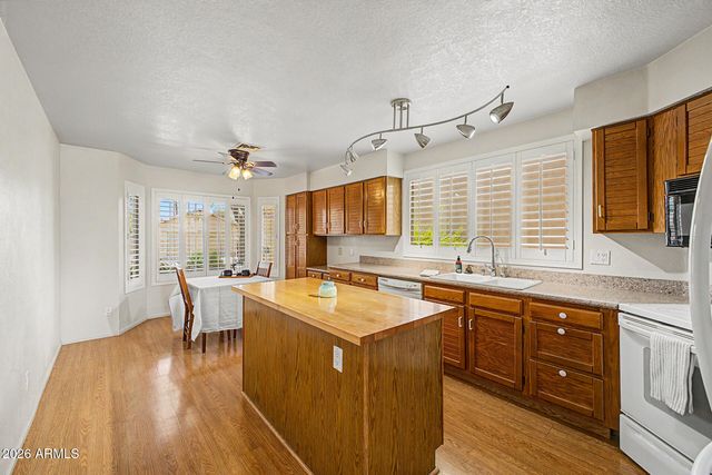 4606 E SHOMI Street, Phoenix, AZ 85044