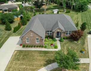42328 Hickorywood Drive, Sterling Heights, MI 48314