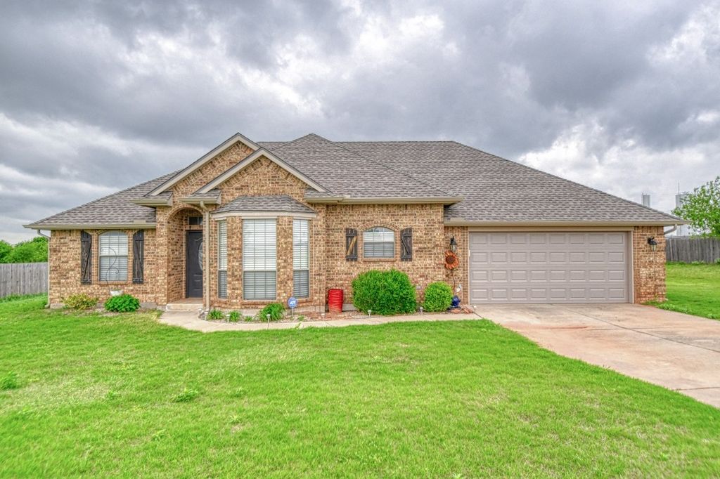 908 County Street 2932, Tuttle, OK 73089