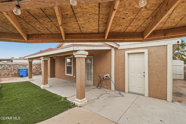 10776 Spring Valley Circle, Socorro, TX 79927