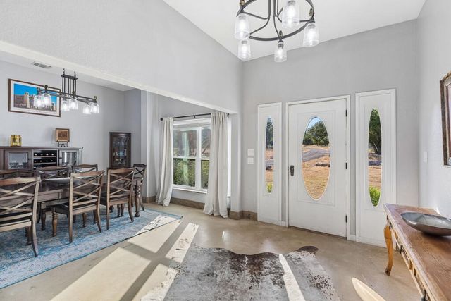 105 Dillard Ln, Bergheim, TX 78004