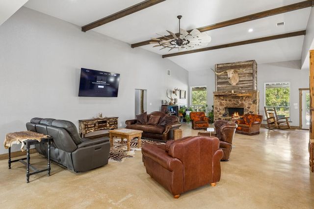 105 Dillard Ln, Bergheim, TX 78004