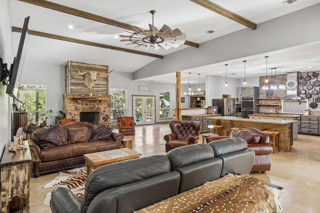 105 Dillard Ln, Bergheim, TX 78004