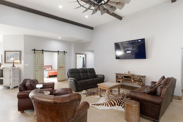 105 Dillard Ln, Bergheim, TX 78004