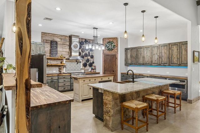 105 Dillard Ln, Bergheim, TX 78004