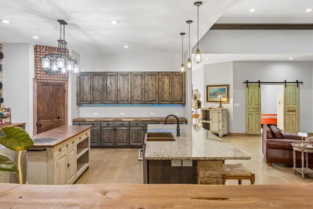 105 Dillard Ln, Bergheim, TX 78004