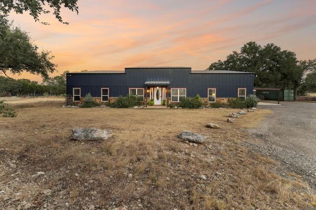 105 Dillard Ln, Bergheim, TX 78004
