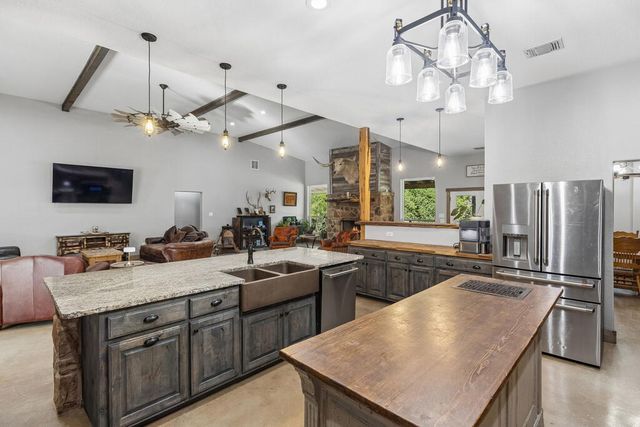 105 Dillard Ln, Bergheim, TX 78004